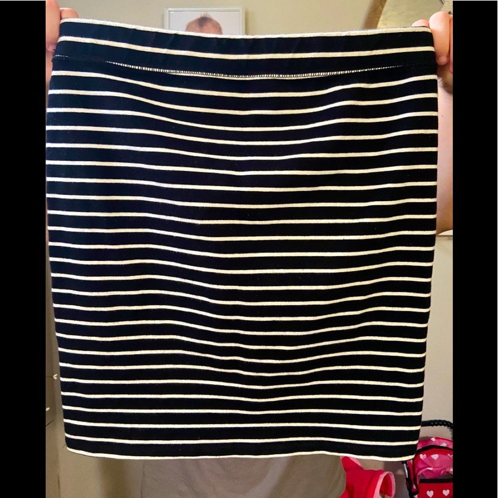 Old Navy black/white striped skirt